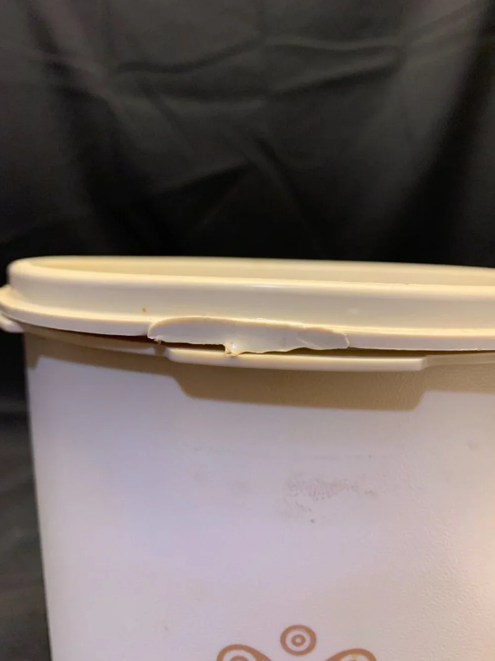 Tupperware Canister Beige with Lid (minor flaws with lid) See Pictures